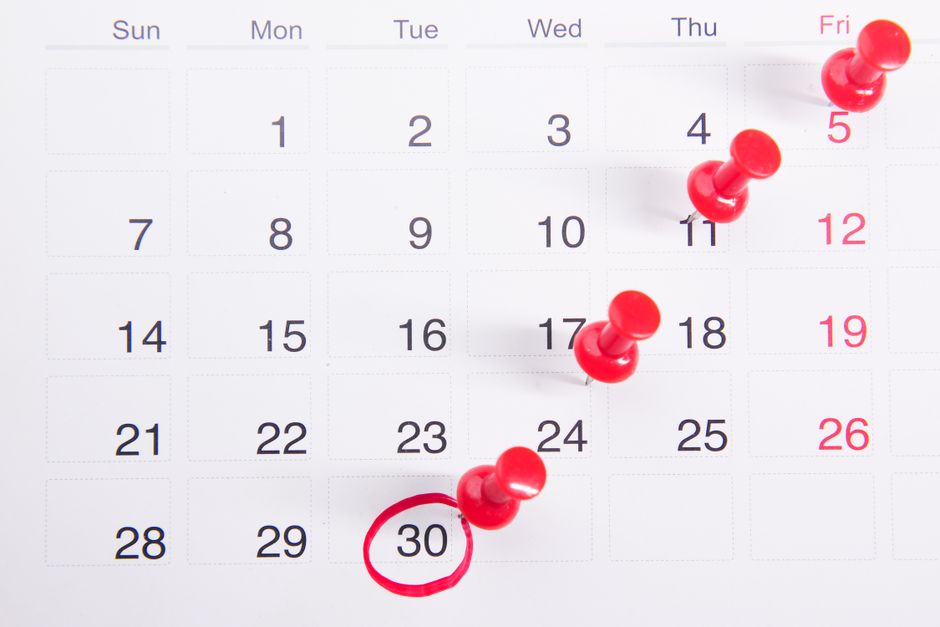 Calendario con marcas en varios días, como referencia para contar las ocho semanas de plazo para devolver un recibo
